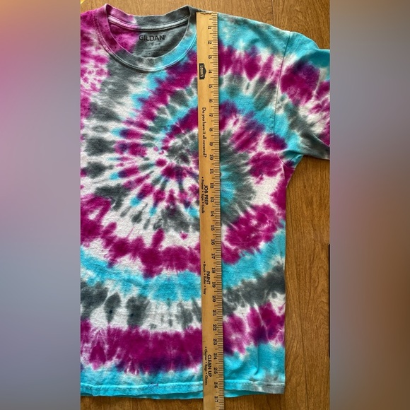 Gildan Large Pink and Blue Tie-Dye Short Sleeve Tee Vibrant GUC ❄️ - Picture 5 of 5